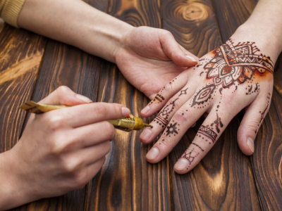 Le henné, histoire et traditions 